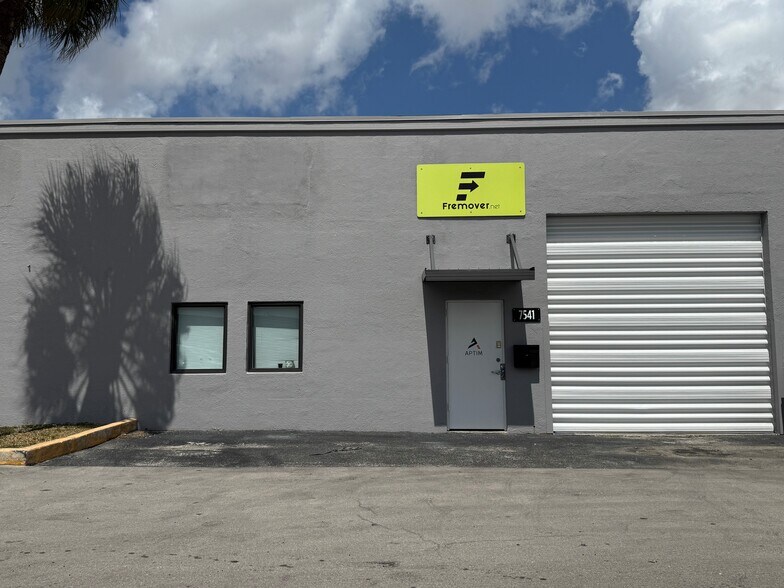 7521-7561 NW 77th Ter, Medley, FL à louer - Photo du bâtiment - Image 2 de 3