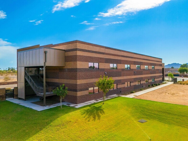 8850 E Via de Ventura, Scottsdale, AZ à vendre - Photo du bâtiment - Image 2 de 7