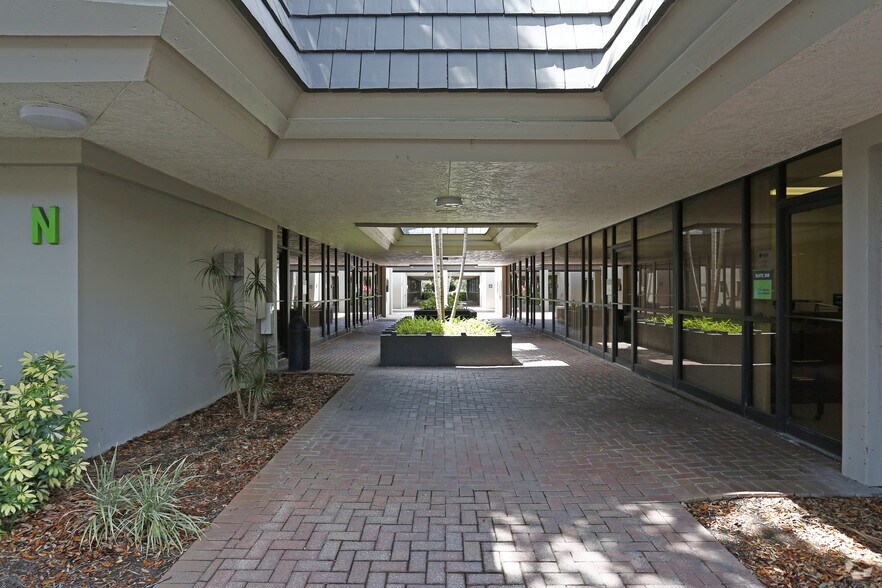 50 S Belcher Rd, Clearwater, FL à louer - Photo du bâtiment - Image 2 de 7