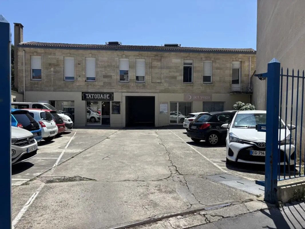 Retail in Bordeaux for lease Building Photo- Image 1 of 7