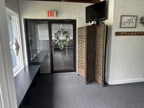 14 E State St, North Aurora, IL for lease Interior Photo- Image 2 of 7