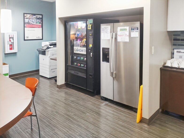 8875 Hidden River Pkwy, Tampa, FL for lease - Interior Photo - Image 2 of 14