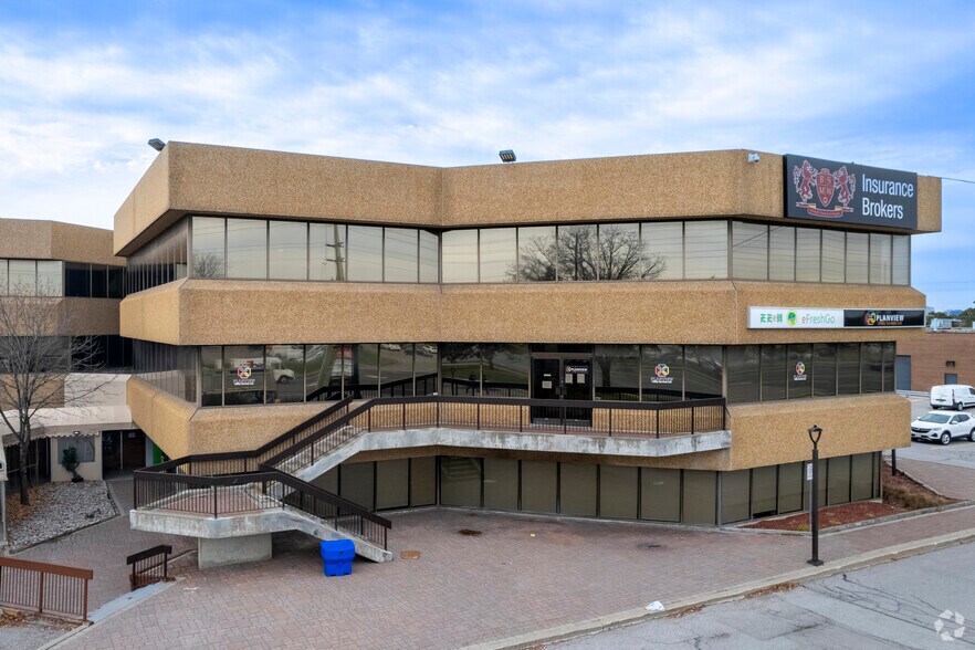 7270 Woodbine Ave, Markham, ON à louer - Photo du bâtiment - Image 2 de 5