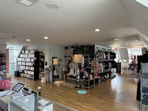 8759 Mathis Ave, Manassas, VA for lease Interior Photo- Image 2 of 4