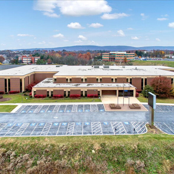 1000 Nationwide Dr, Harrisburg, PA à vendre - Photo du bâtiment - Image 1 de 12