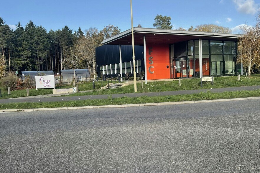 Future Skills Centre, 2 Hudson Road, Bordon à louer - Photo du bâtiment - Image 3 de 8