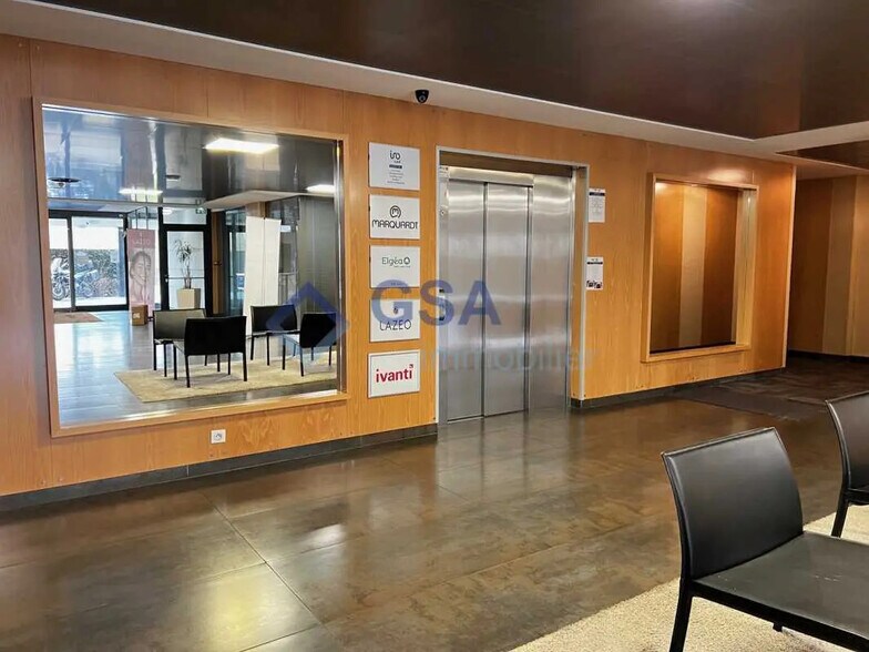 Office in Lieusaint for lease - Building Photo - Image 3 of 14