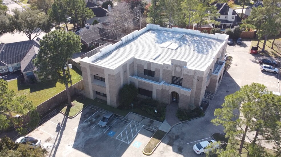 535 E Fernhurst Dr, Katy, TX à vendre - Photo du bâtiment - Image 2 de 12