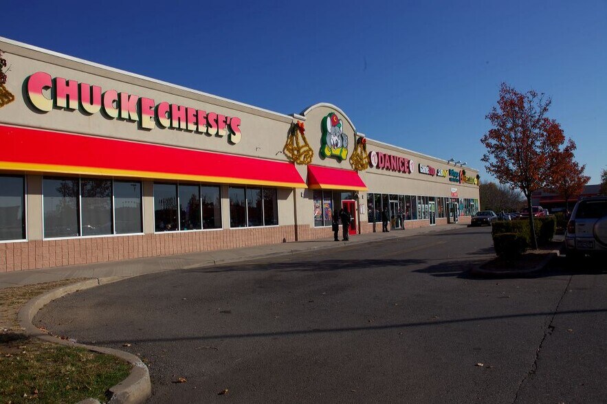 132-172 Fulton Ave, Hempstead, NY à louer - Photo du bâtiment - Image 2 de 6