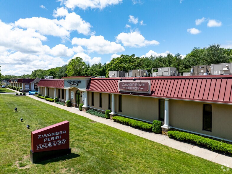 226 N Belle Mead Rd, Setauket, NY à vendre - Photo du bâtiment - Image 3 de 11