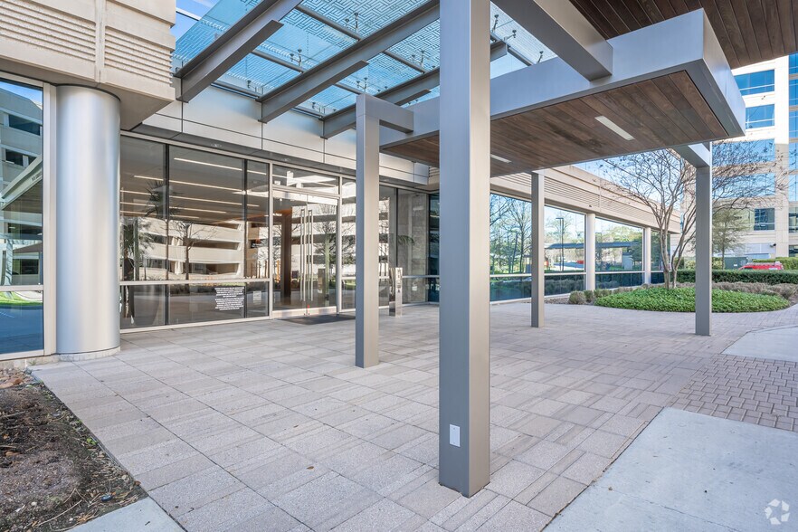 1790 Hughes Landing Blvd, The Woodlands, TX à louer - Photo du bâtiment - Image 3 de 7