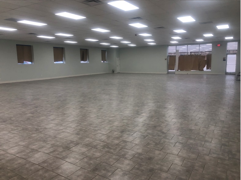 12101 Joseph Campau St, Hamtramck, MI for lease - Interior Photo - Image 3 of 13