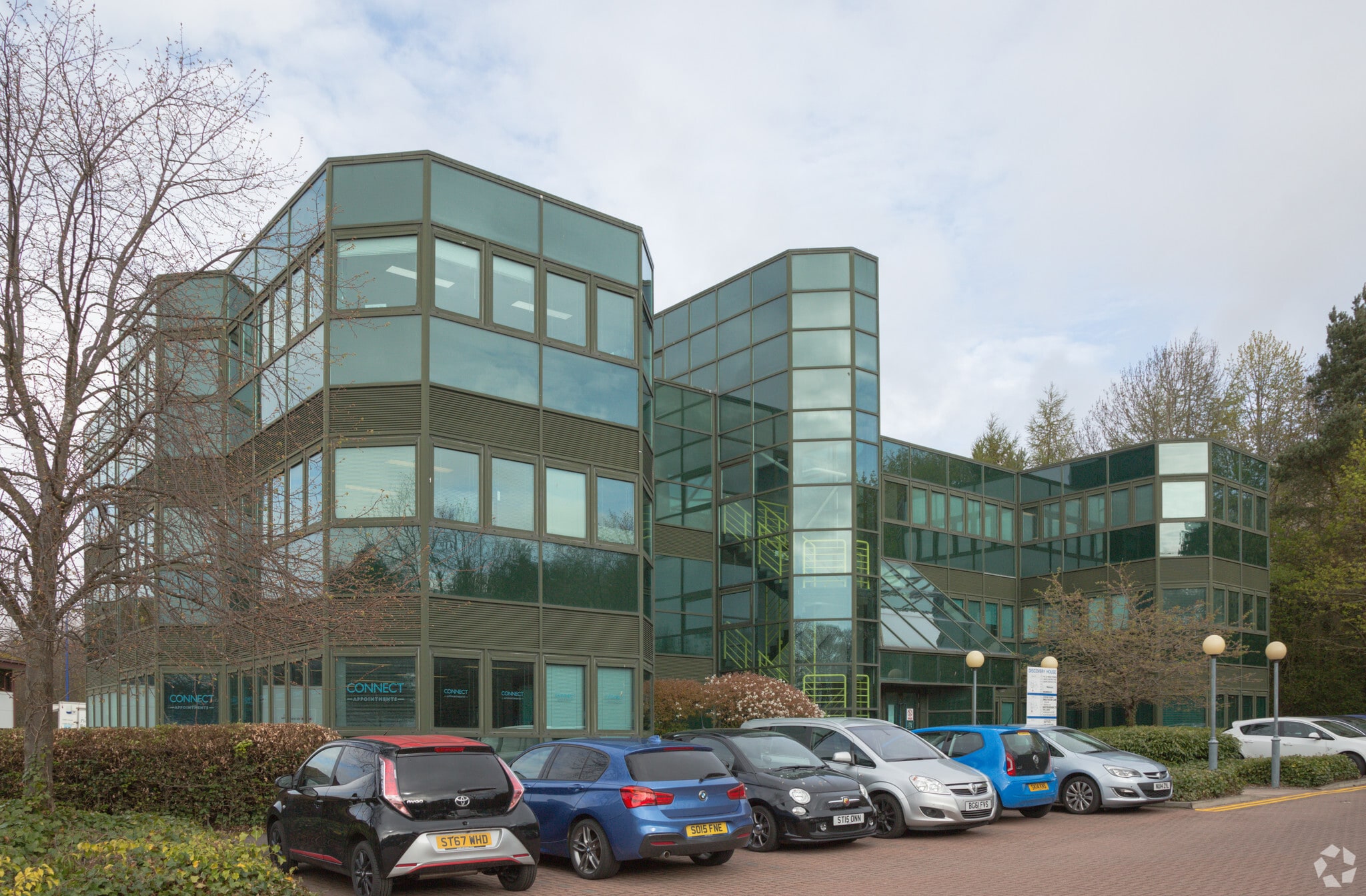 Gemini Cres, Dundee for lease Primary Photo- Image 1 of 4