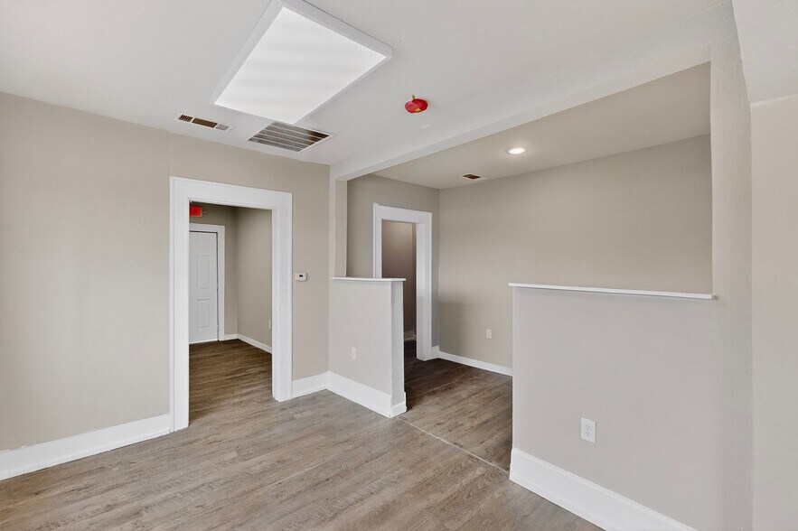 3818 S Lancaster Rd, Dallas, TX for lease - Building Photo - Image 3 of 37