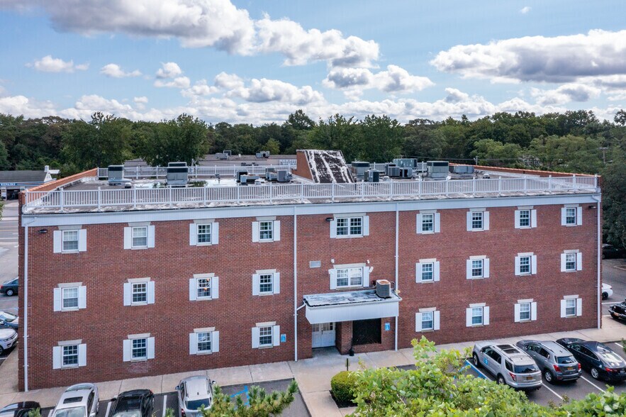 283 Commack Rd, Commack, NY à louer - Photo du bâtiment - Image 2 de 5