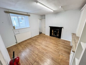 6 Hill St, Isle Of Man for lease Interior Photo- Image 2 of 6