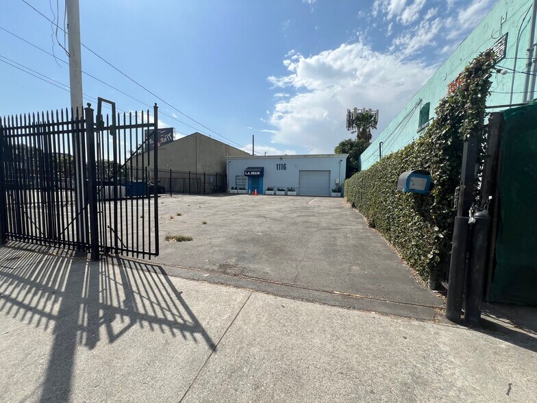 1116 W 24th St, Los Angeles, CA à louer - Photo du bâtiment - Image 1 de 11