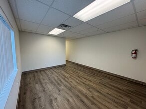 5628 W Clearwater Ave, Kennewick, WA for lease Interior Photo- Image 2 of 7