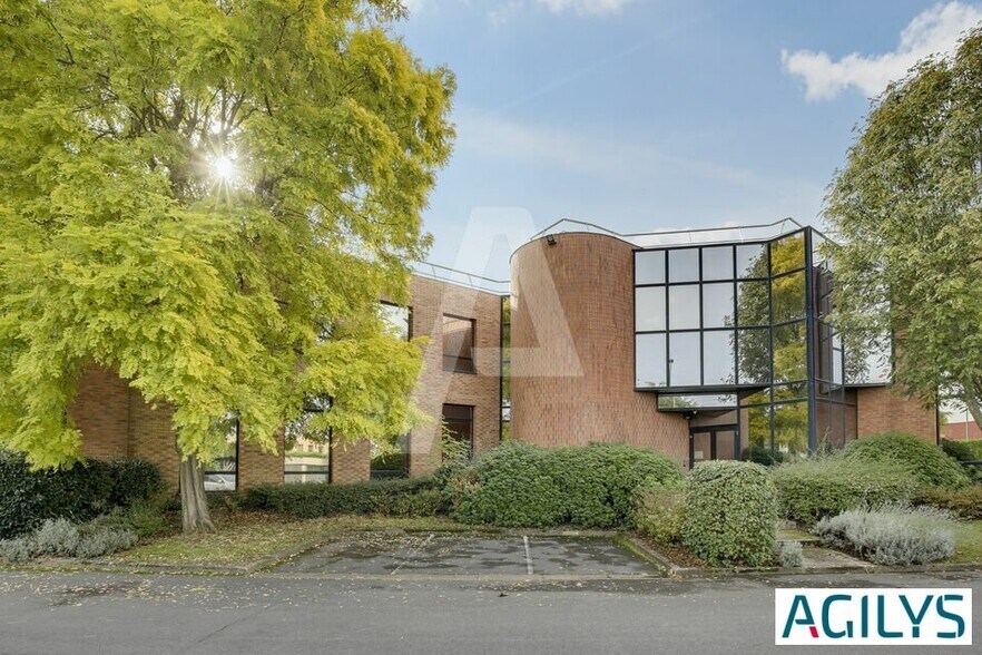 23 Rue Du Saule Trapu, Massy à louer - Photo du bâtiment - Image 2 de 9