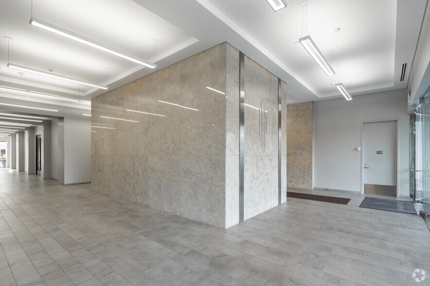 201 E Sandpointe Ave, Santa Ana, CA à louer - Hall d’entrée - Image 3 de 12