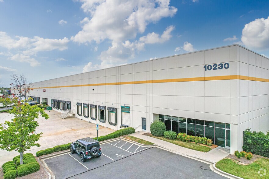 10230 Ridge Creek Dr, Charlotte, NC for lease - Building Photo - Image 1 of 10