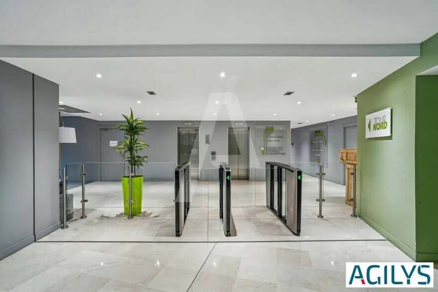 Bureau dans Cachan à louer - Photo du bâtiment - Image 2 de 13