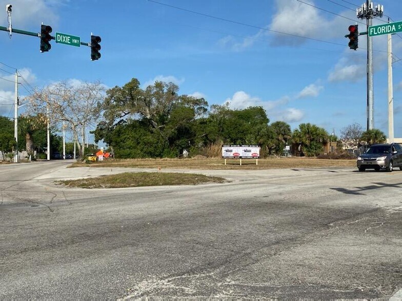 920 SE Dixie Hwy, Stuart, FL à vendre - Photo principale - Image 1 de 10