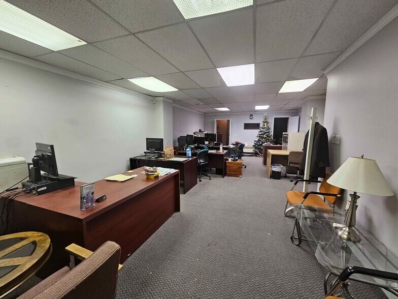 2869 Kingston Rd, Toronto, ON for lease - Building Photo - Image 3 of 5