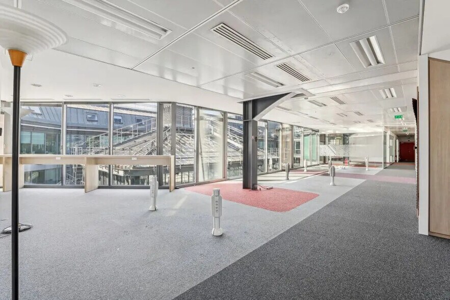 16-18 Rue Du Quatre Septembre, Paris à louer - Photo du bâtiment - Image 2 de 9