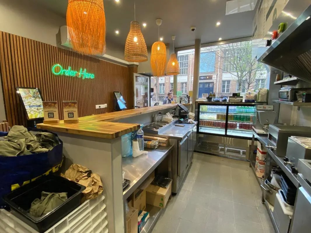 Retail in Paris for lease Interior Photo- Image 1 of 6