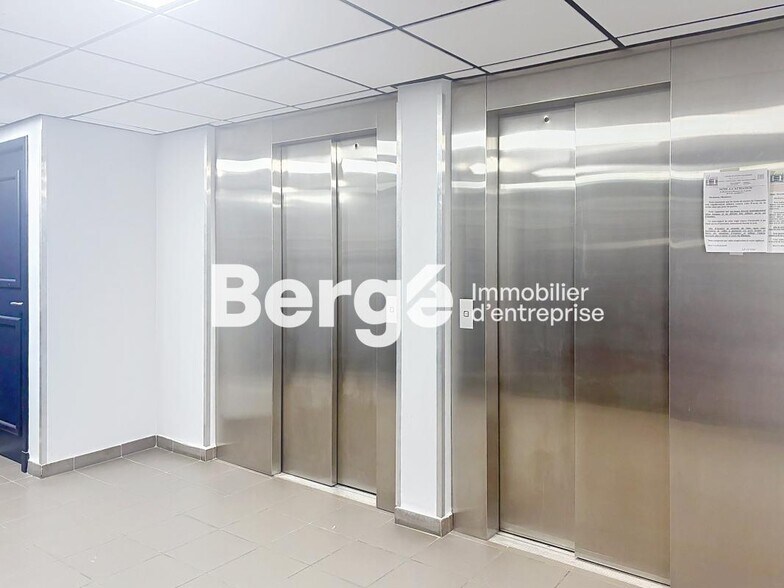 Office in Villeneuve-Loubet for sale - Building Photo - Image 2 of 7