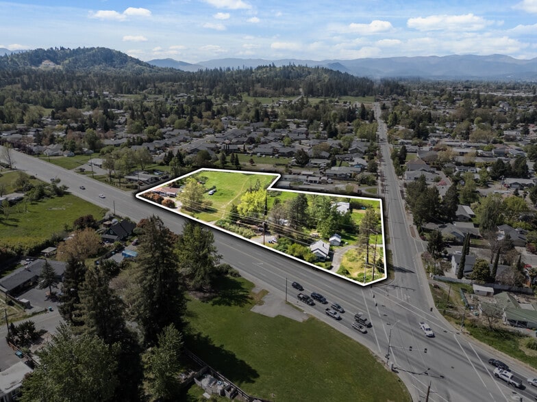 815 W Harbeck Rd, Grants Pass, OR for sale - Primary Photo - Image 1 of 20