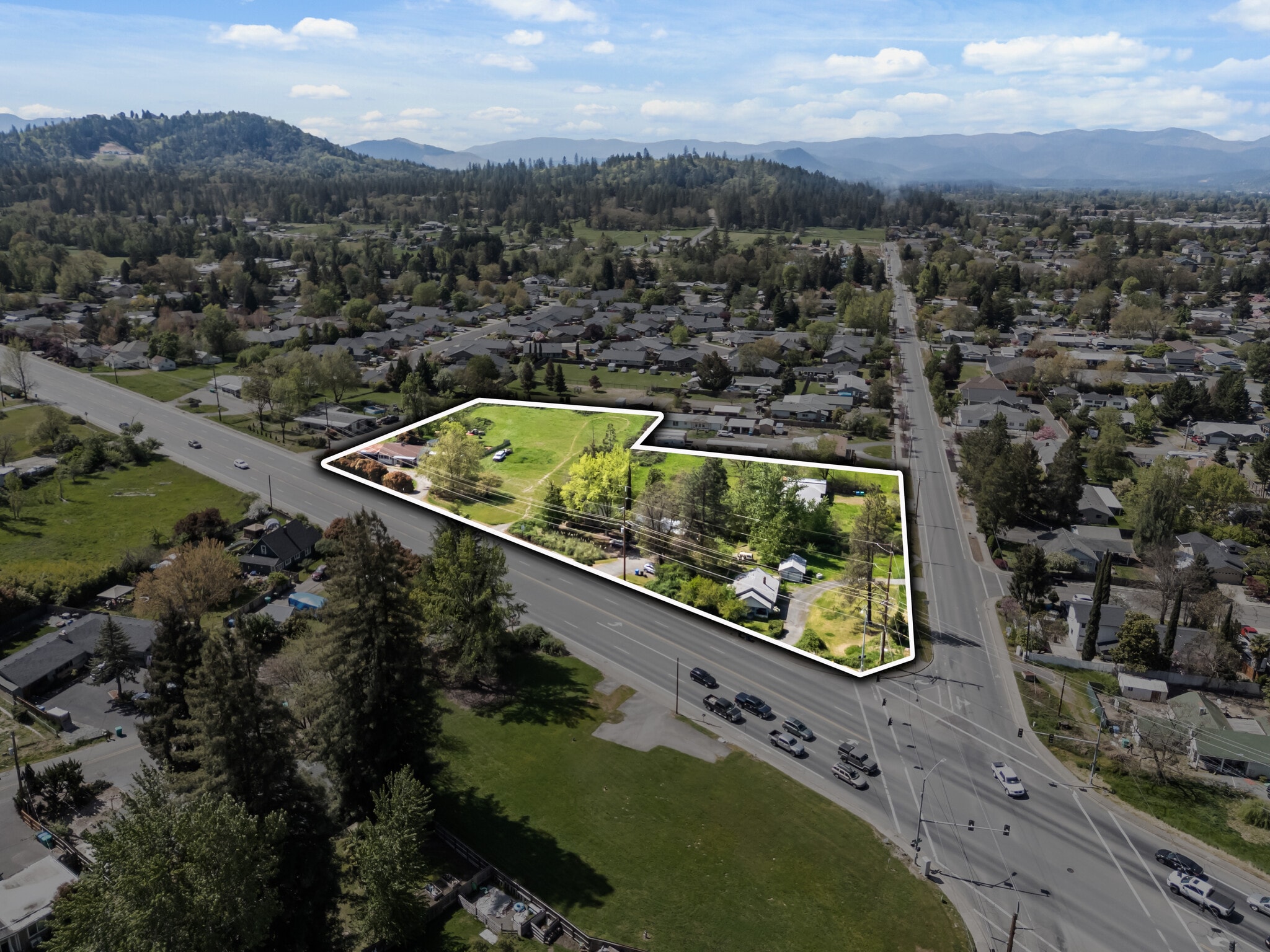 815 W Harbeck Rd, Grants Pass, OR for sale Primary Photo- Image 1 of 21