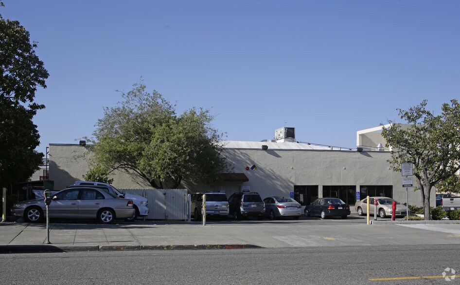 3330 Telegraph Ave, Oakland, CA à louer - Photo du bâtiment - Image 3 de 6