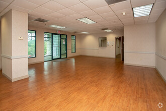 4555 Emerson Pky, Jacksonville, FL for lease Interior Photo- Image 2 of 8