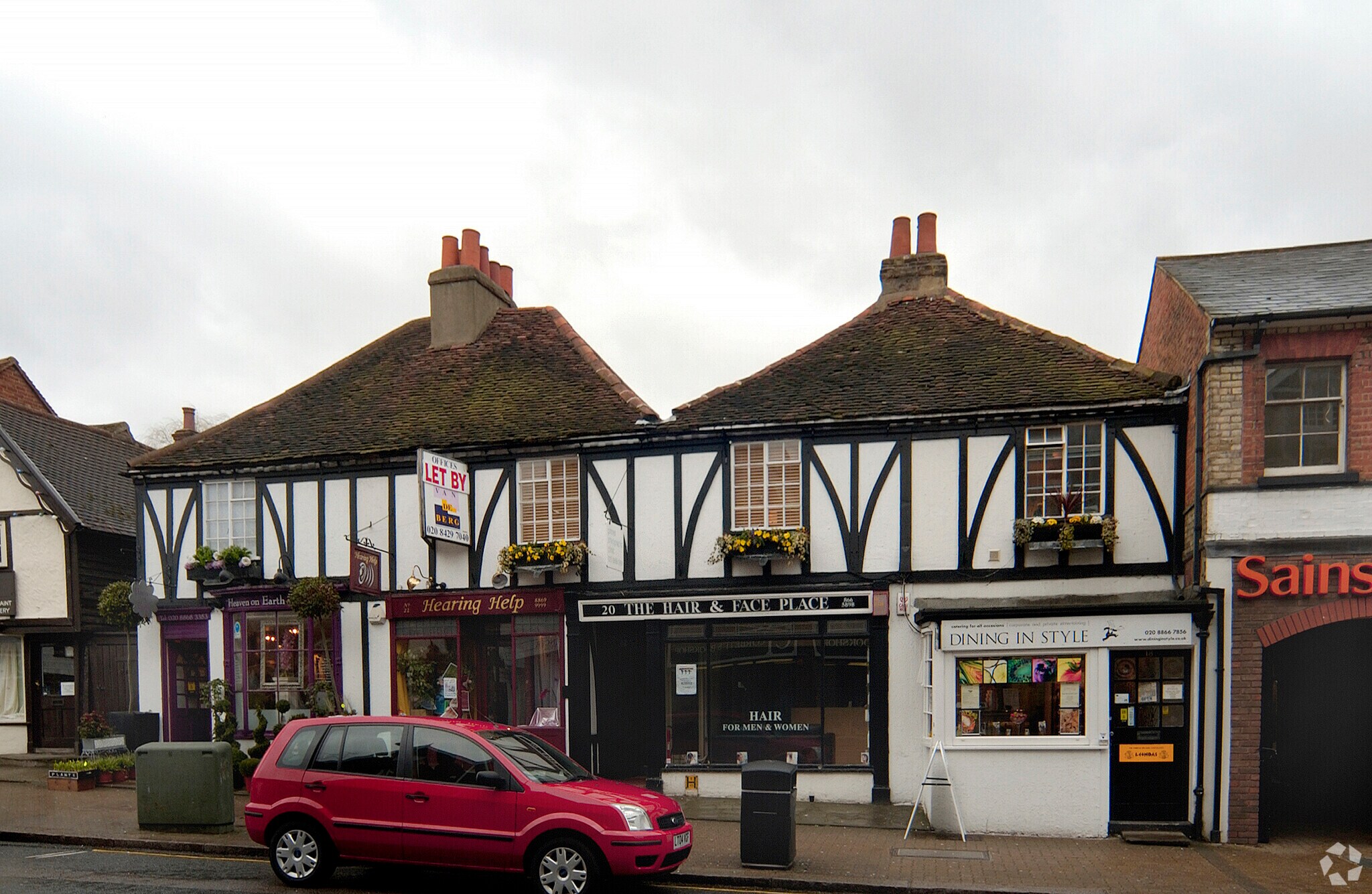 22 High St, Pinner à louer Photo principale- Image 1 de 2