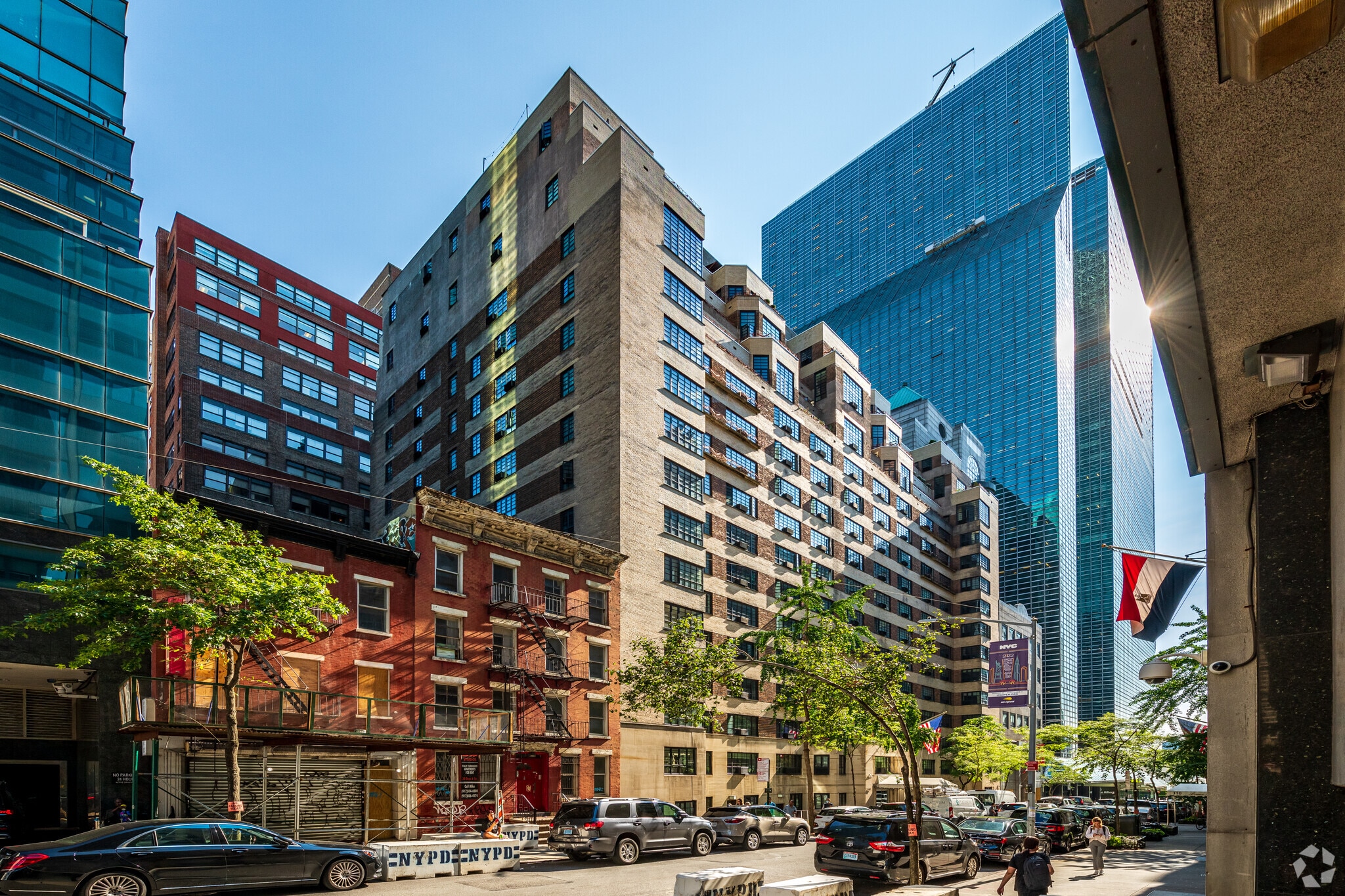 307-310 E 44th St, New York, NY à louer Photo principale- Image 1 de 14