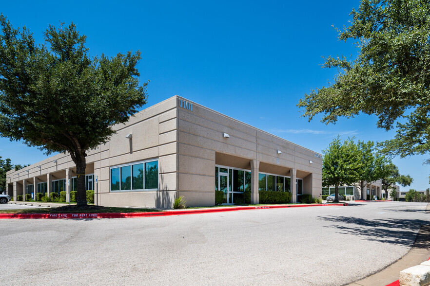 1101 Arrow Point Dr, Cedar Park, TX for lease - Building Photo - Image 2 of 20