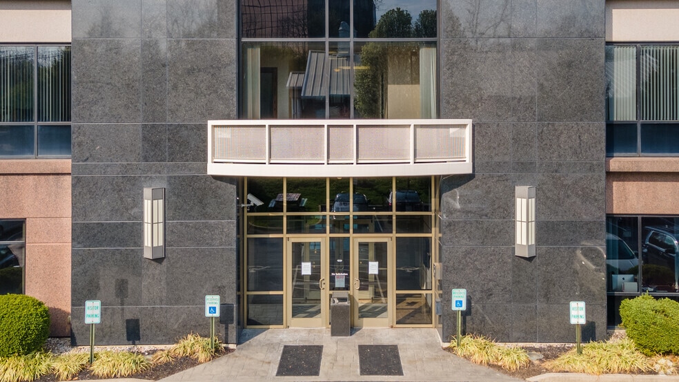 334 Beechwood Rd, Fort Mitchell, KY for lease - Building Photo - Image 3 of 4