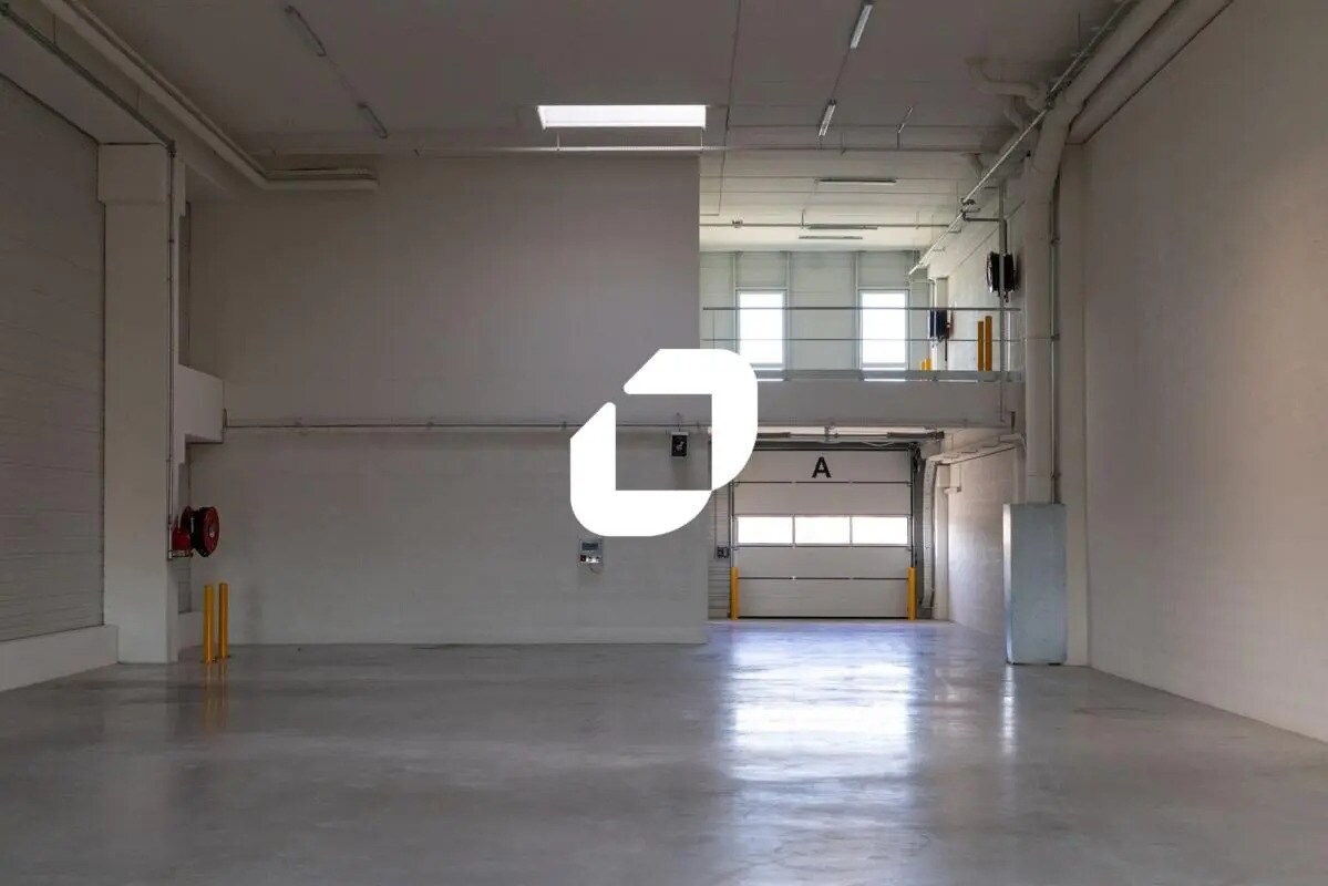 Flex in Bondy for lease Interior Photo- Image 1 of 18