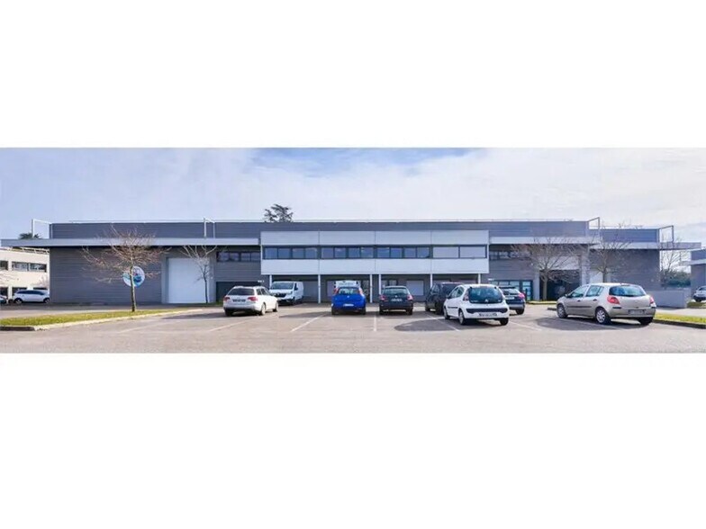 Flex in Saint-Priest for lease - Building Photo - Image 2 of 10