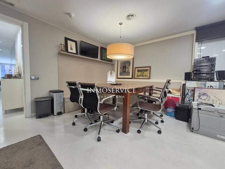 Multifamily in Barcelona, Barcelona for sale - Interior Photo - Image 2 of 17