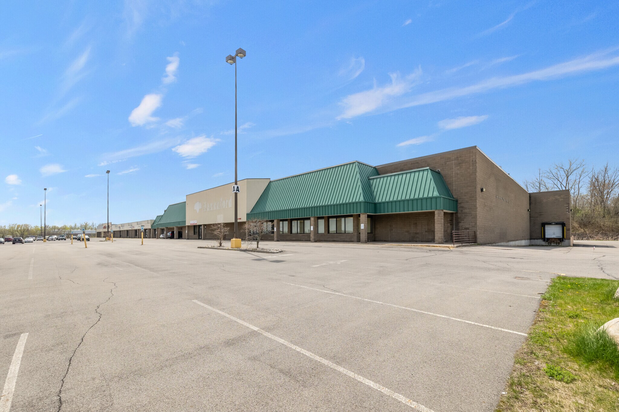 6100-6180 St. Lawrence Centre, Massena, NY à vendre Photo du bâtiment- Image 1 de 8