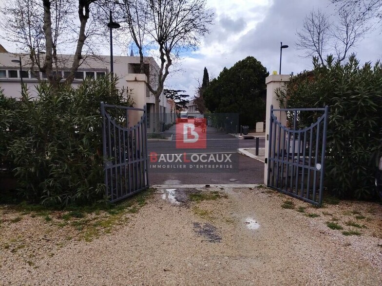 Office in Salon-de-Provence for lease - Building Photo - Image 2 of 5