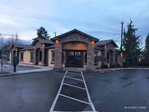 5861 W Clearwater Ave, Kennewick, WA for lease Building Photo- Image 1 of 11