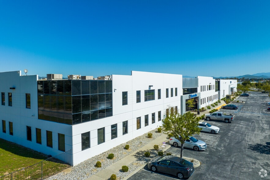 41995 Zevo Dr, Temecula, CA for lease - Primary Photo - Image 1 of 6