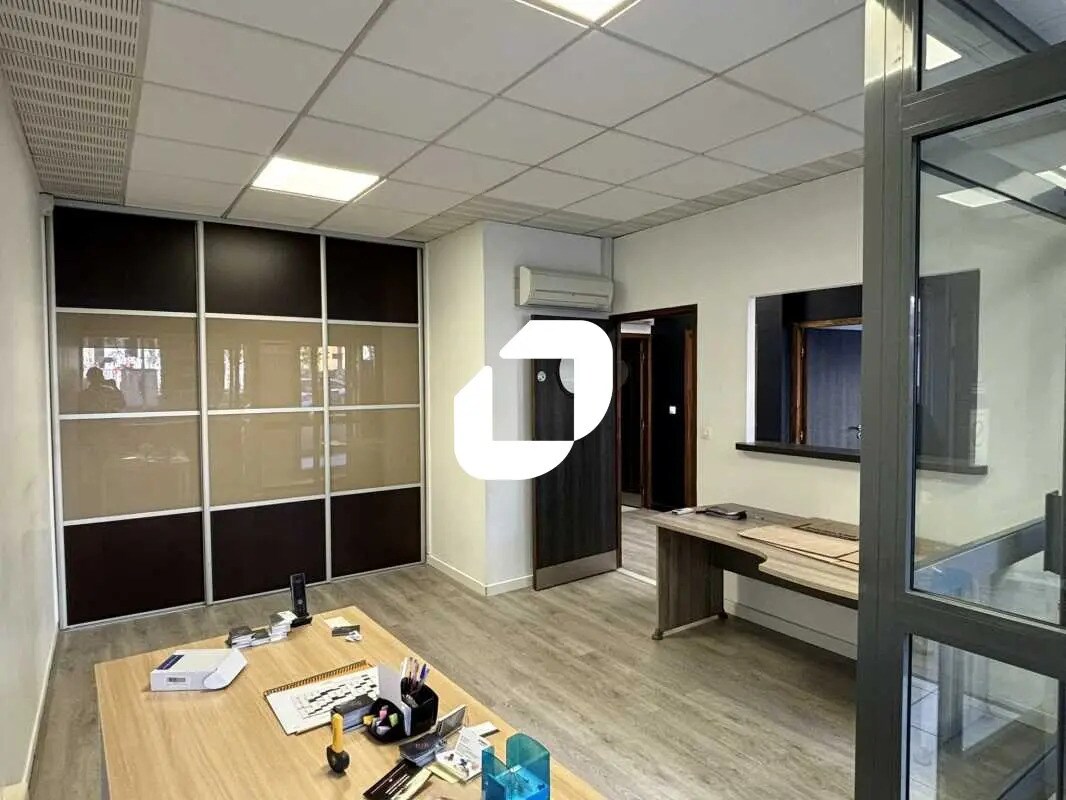 Bureau dans Lyon à vendre Photo du bâtiment- Image 1 de 8