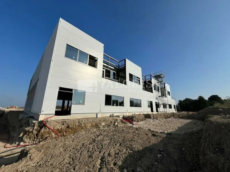 Local d'activités dans Marignane à vendre - Photo du bâtiment - Image 3 de 12