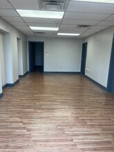 2207-2227 Plantside Dr, Louisville, KY for lease Lobby- Image 2 of 7