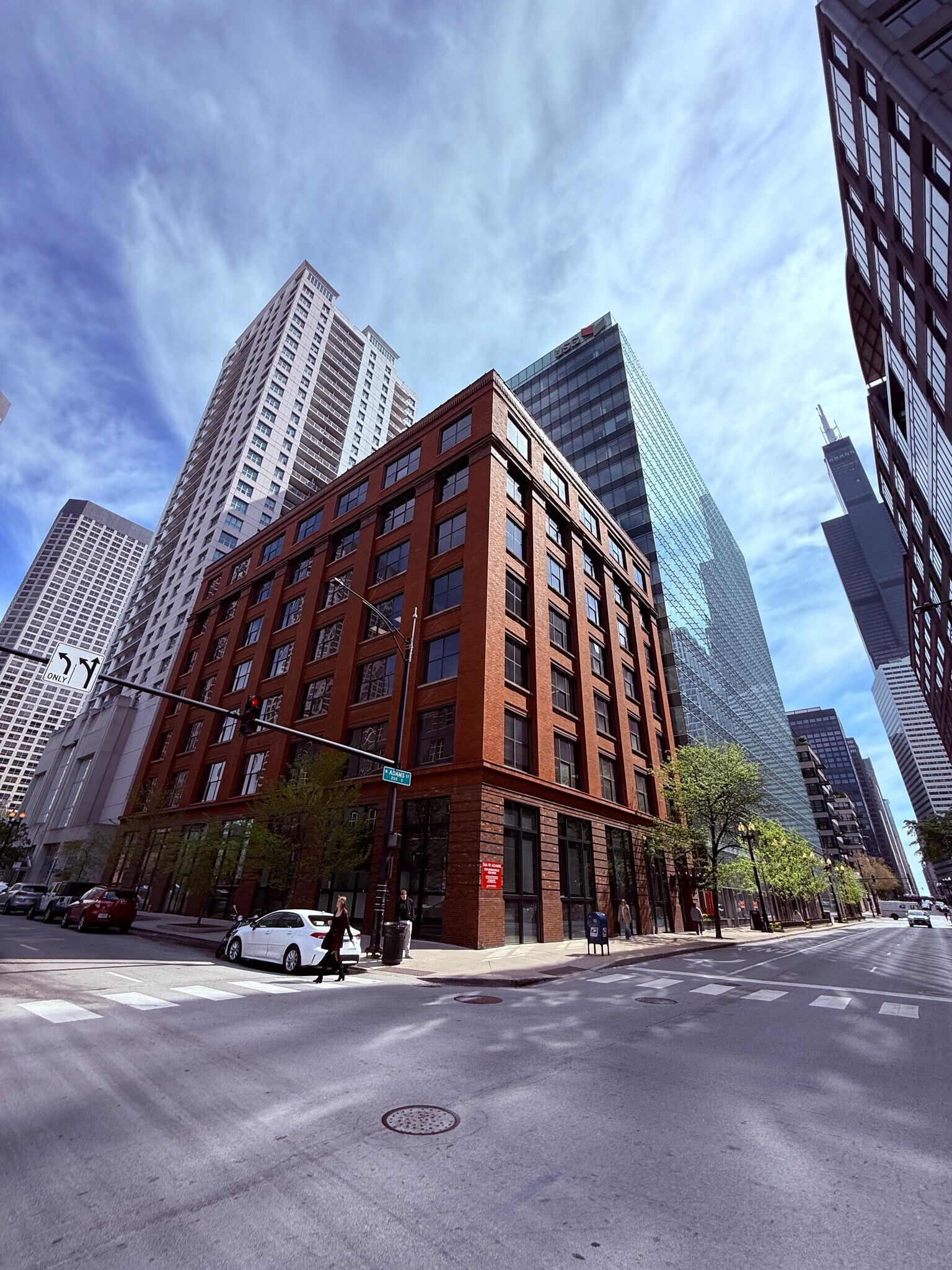 566 W Adams St, Chicago, IL for lease Building Photo- Image 1 of 21